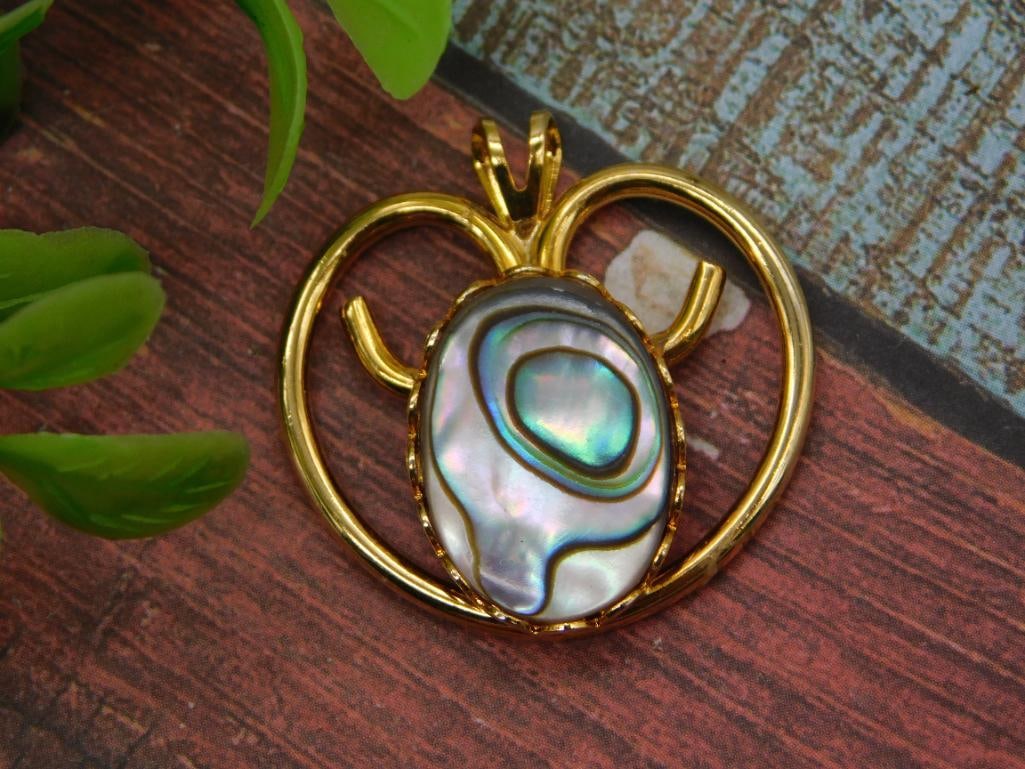ABALONE PENDANT ROCK STONE LAPIDARY SPECIMEN: ABALONE PENDANT ROCK STONE LAPIDARY SPECIMEN
