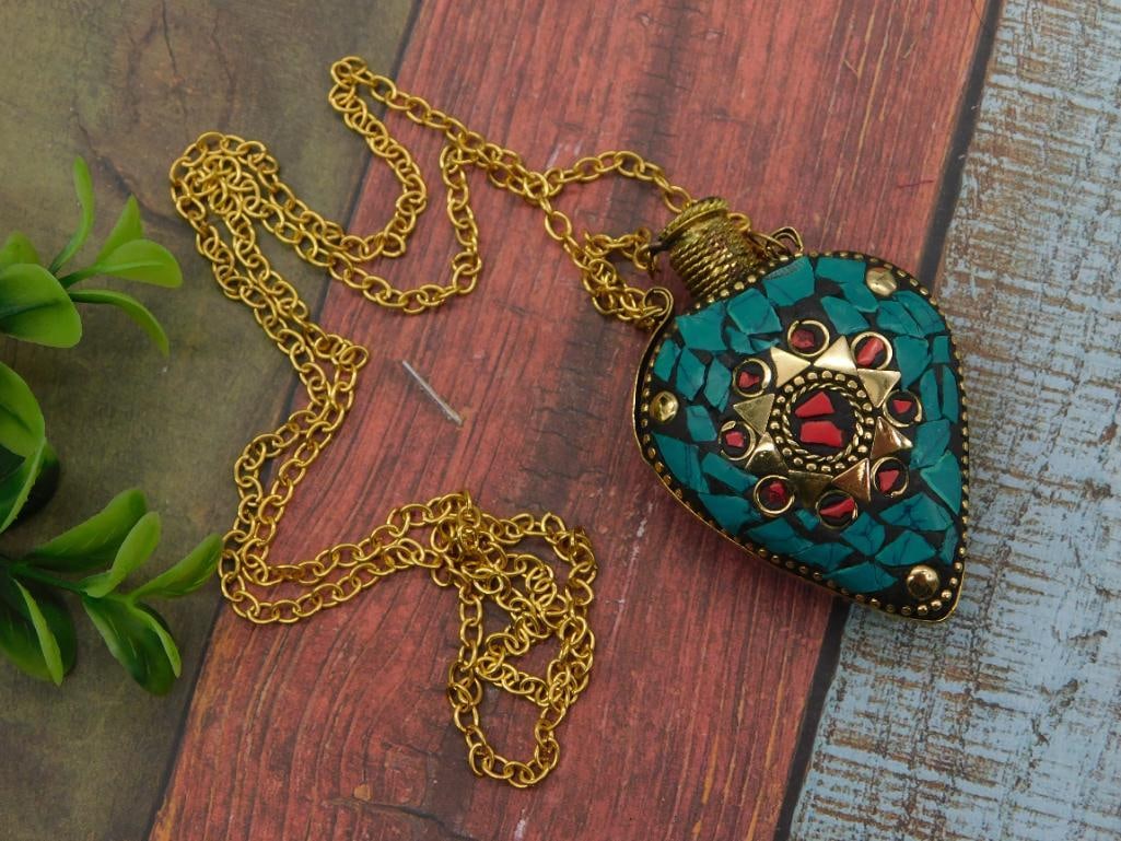 STONE STUDDED SNUFF BOTTLE ON CHAIN NECKLACE ROCK STONE LAPIDARY SPECIMEN: STONE STUDDED SNUFF BOTTLE ON CHAIN NECKLACE ROCK STONE LAPIDARY SPECIMEN