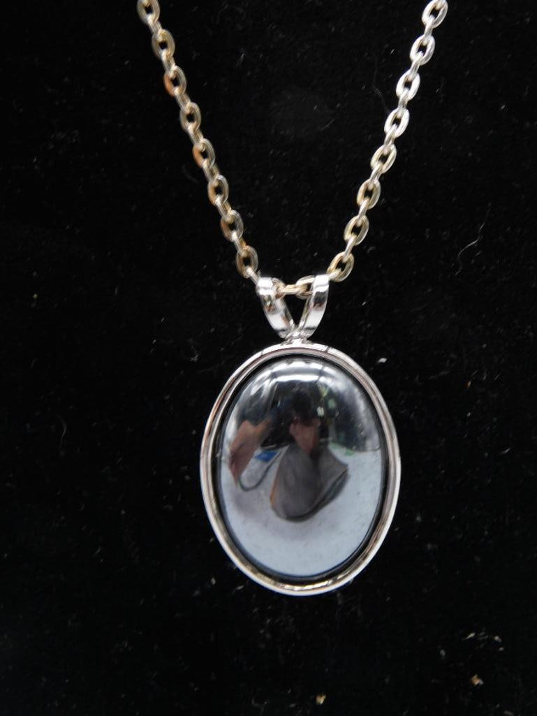 HEMATITE PENDANT ON CHAIN NECKLACE ROCK STONE LAPIDARY SPECIMEN: HEMATITE PENDANT ON CHAIN NECKLACE ROCK STONE LAPIDARY SPECIMEN