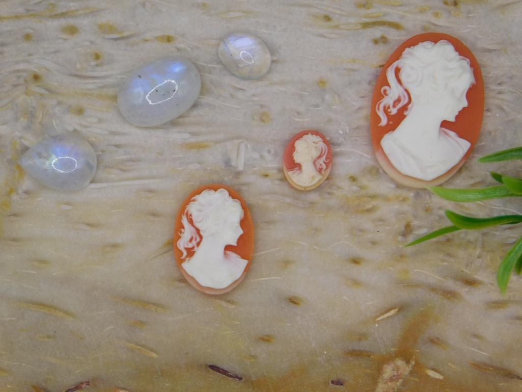 CAMEO AND RAINBOW MOONSTONE CABOCHON LOT ROCK STONE LAPIDARY SPECIMEN (1 of 2)