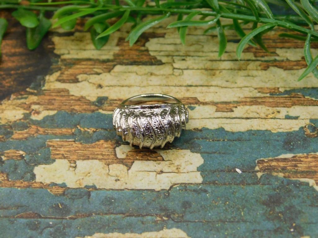 RING ROCK STONE LAPIDARY SPECIMEN: RING ROCK STONE LAPIDARY SPECIMEN