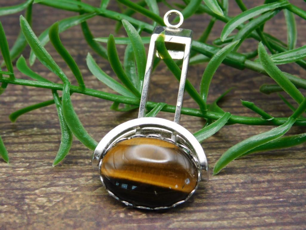 TIGERS EYE PENDANT ROCK STONE LAPIDARY SPECIMEN (1 of 2)