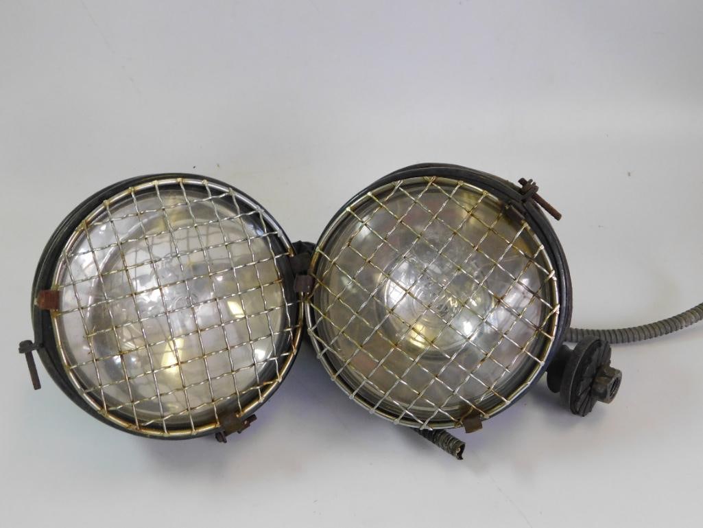 B ANTIQUE HEADLIGHTS VINTAGE AUTOMOBILIA (1 of 3)