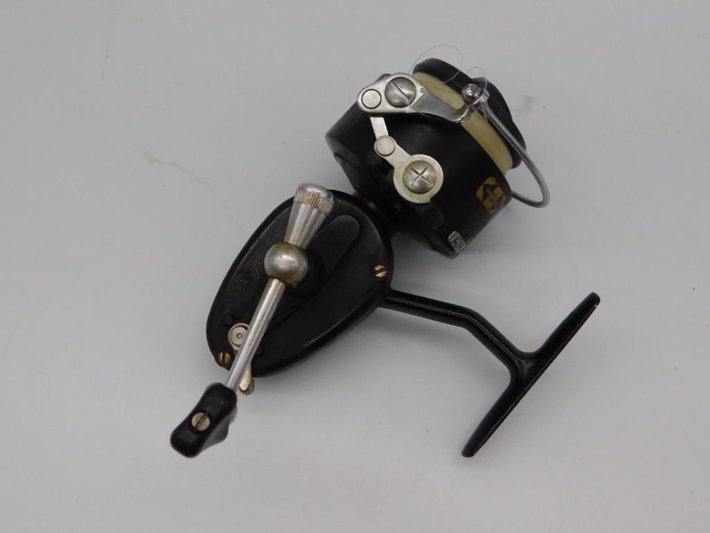GARCIA MITCHELL 330 FISHING REEL AUTO BAIL VINTAGE ANTIQUE (1 of 6)