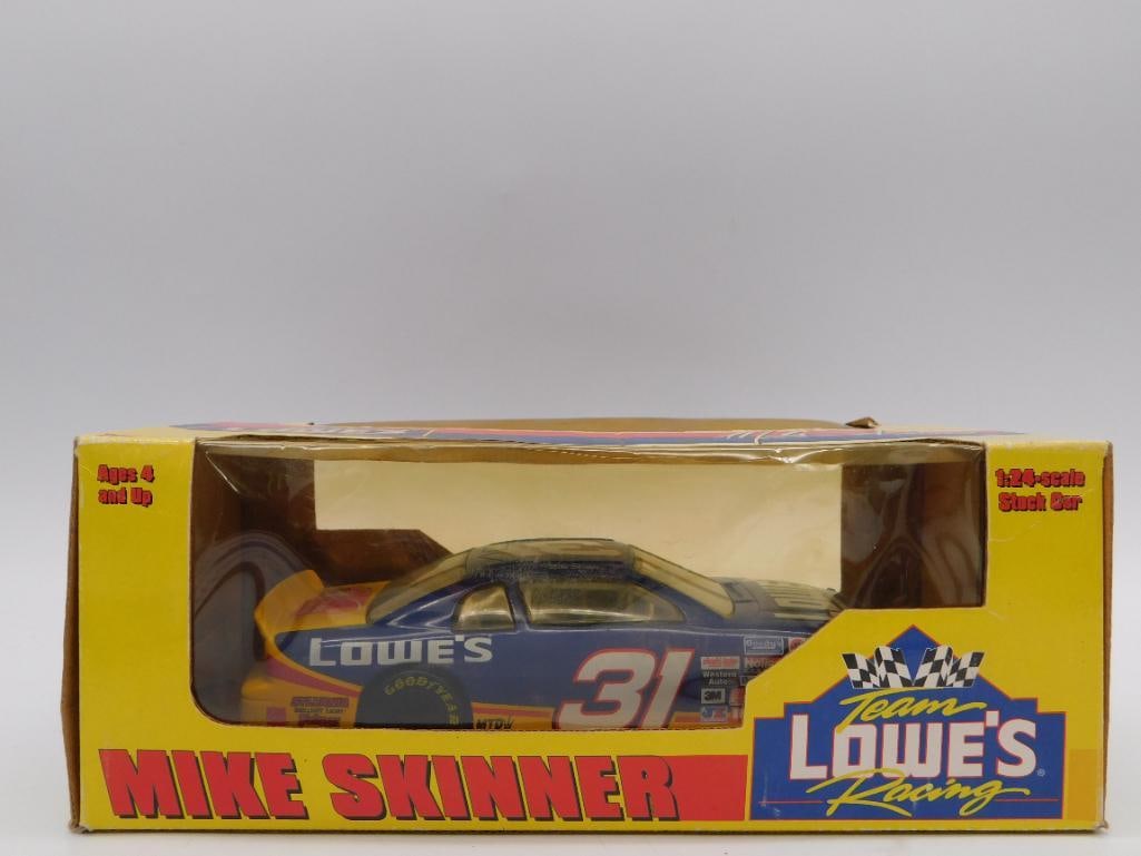NASCAR DIE CAST CAR LOWES CHEVROLET MONTE CARLO MIKE SKINNER: NASCAR DIE CAST CAR LOWES CHEVROLET MONTE CARLO MIKE SKINNER