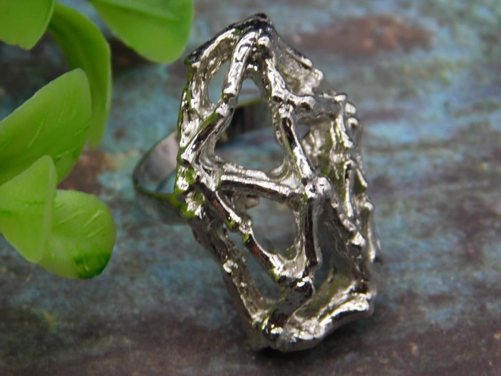SILVER TONE RING: SILVER TONE RING