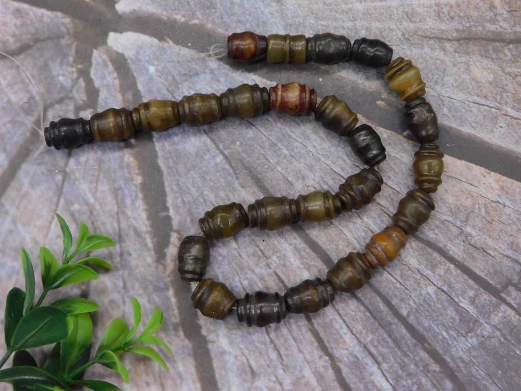 B CARVED STONE BEADS ROCK STONE LAPIDARY SPECIMEN (1 of 2)