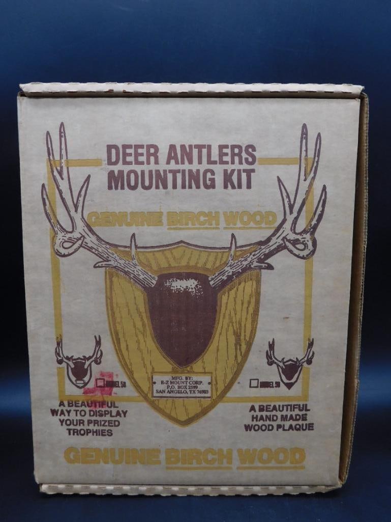 DEER ANTLERS MOUNTING KIT BURGUNDY: DEER ANTLERS MOUNTING KIT BURGUNDY