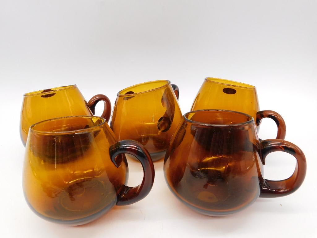 VINTAGE MID-CENTURY MODERN AMBER GLASS MUGS WITH SLANTED RIM (1 of 6)