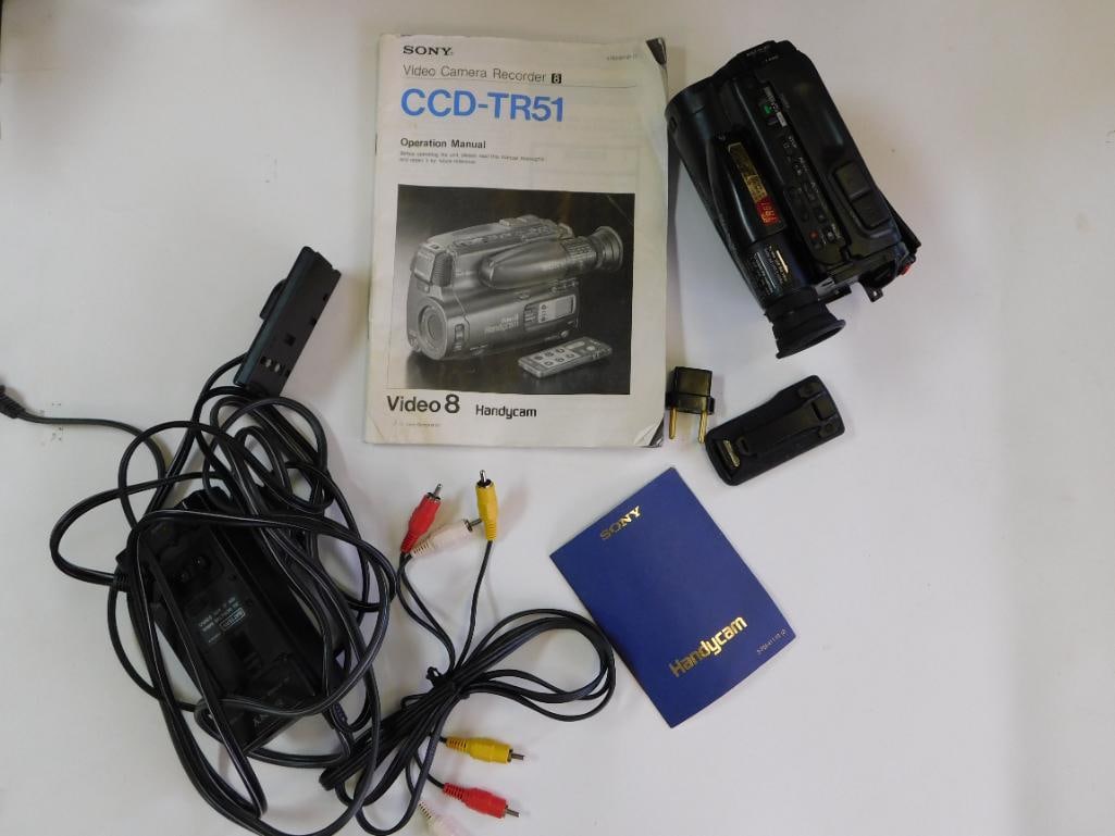 VINTAGE SONY HANDYCAM CCD-TR51 VIDEO8 CAMCORDER WITH MANUAL AND ACCESSORIES (1 of 5)