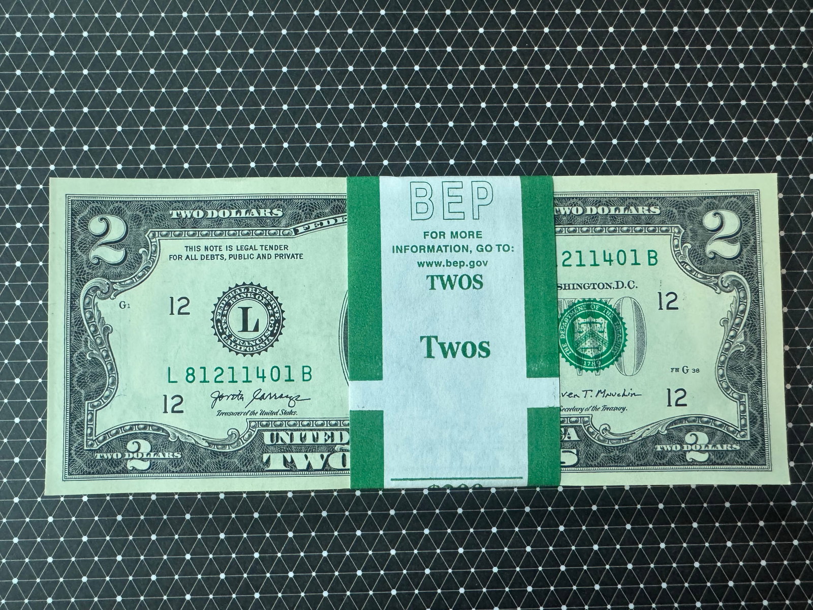 RARE Sequential $2 Bills 2017A UNCIRCULATED - 100 OF 1000 IN ORDER!: Serial number 81211401-81211500 - Exceptional and investment-grade group of United States $2 Federal Reserve Notes, presented in mint condition, uncirculated, and bank-banded form. This is Lot #1 of