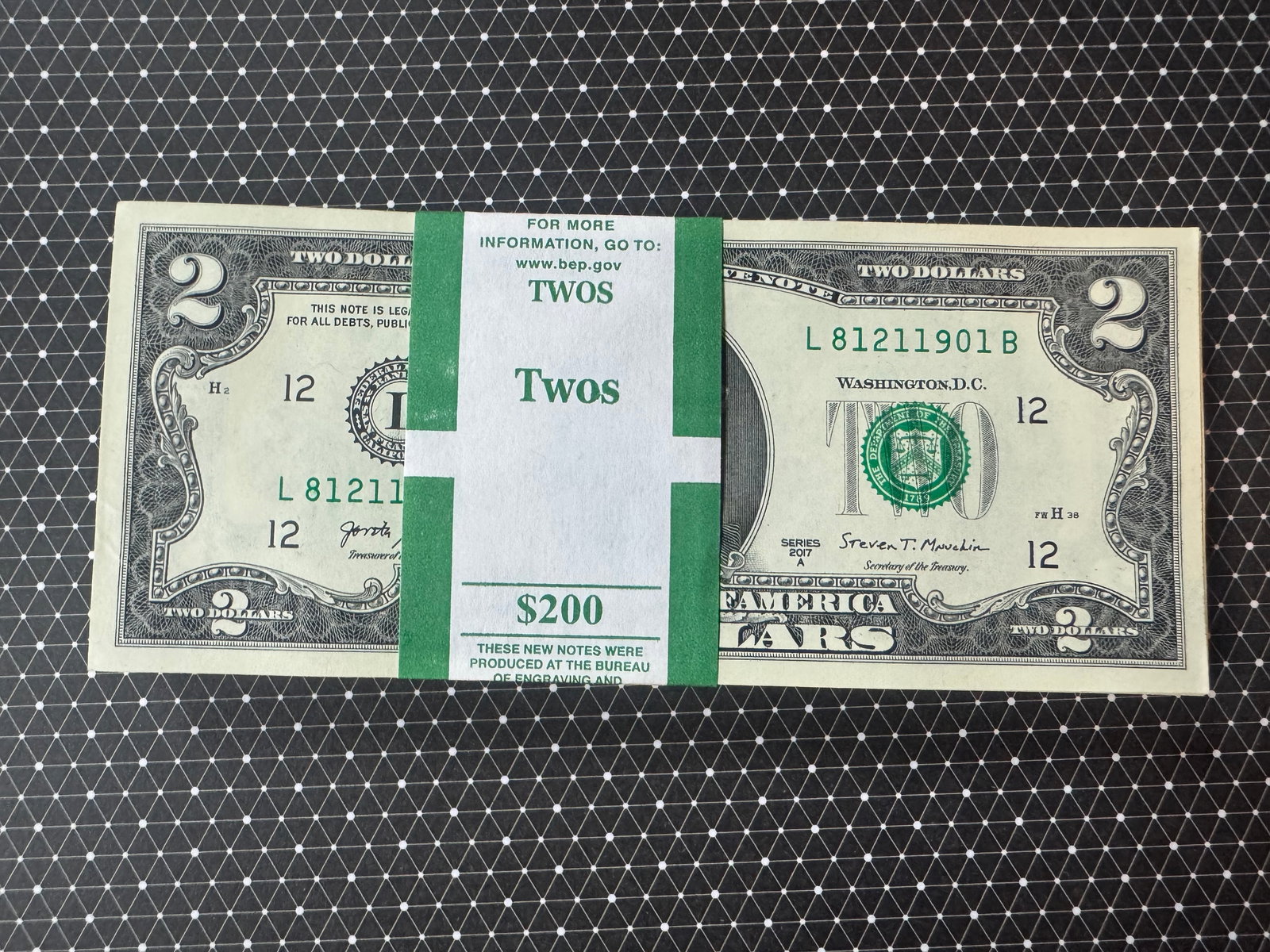 RARE Sequential $2 Bills 2017A UNCIRCULATED - 100 OF 1000 IN ORDER!: Serial number 81211901-81212000 - Exceptional and investment-grade group of United States $2 Federal Reserve Notes, presented in mint condition, uncirculated, and bank-banded form. This is Lot #1 of