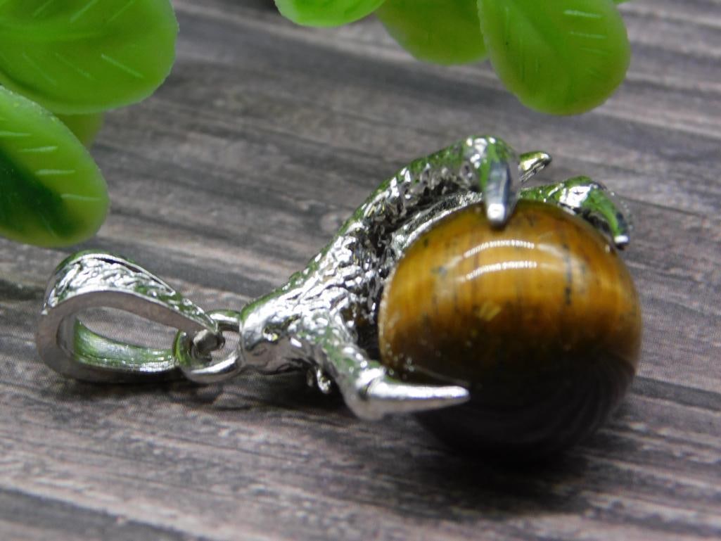 CLAW PENDANT ROCK STONE LAPIDARY SPECIMEN (1 of 2)