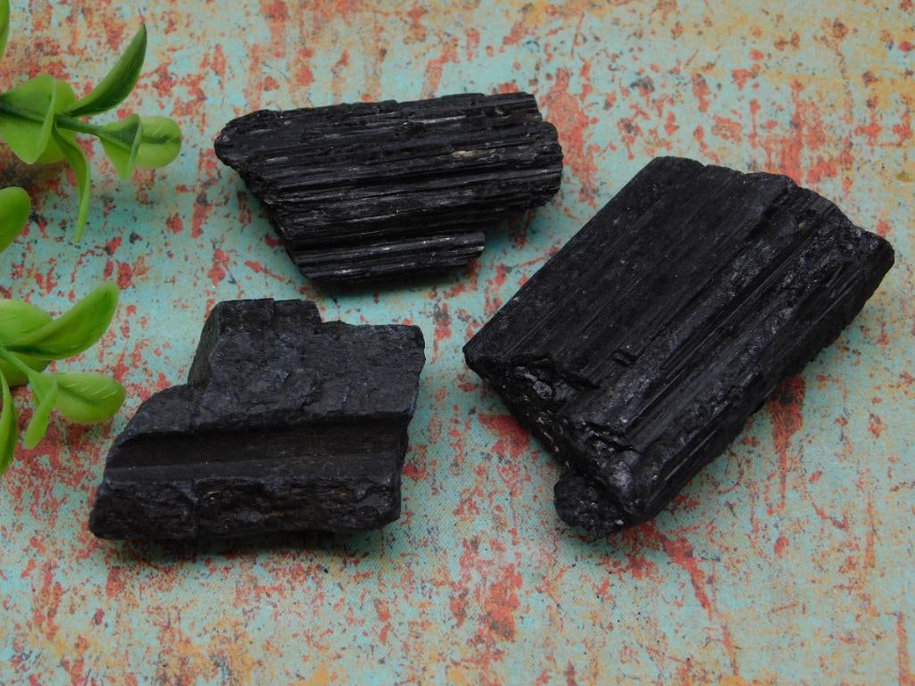 MIXED ROUGH LOT ROCK STONE LAPIDARY SPECIMEN: MIXED ROUGH LOT ROCK STONE LAPIDARY SPECIMEN