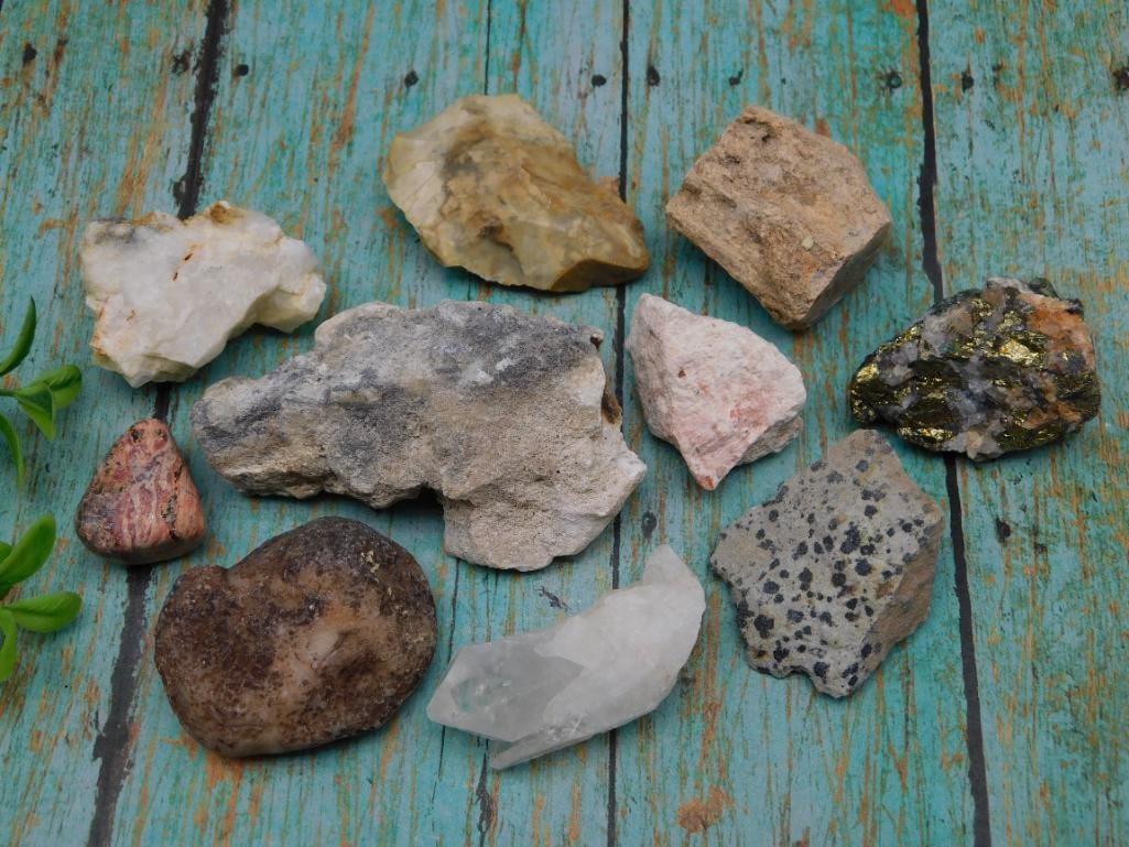 MIXED ROUGH ROCK STONE LAPIDARY SPECIMEN: MIXED ROUGH ROCK STONE LAPIDARY SPECIMEN