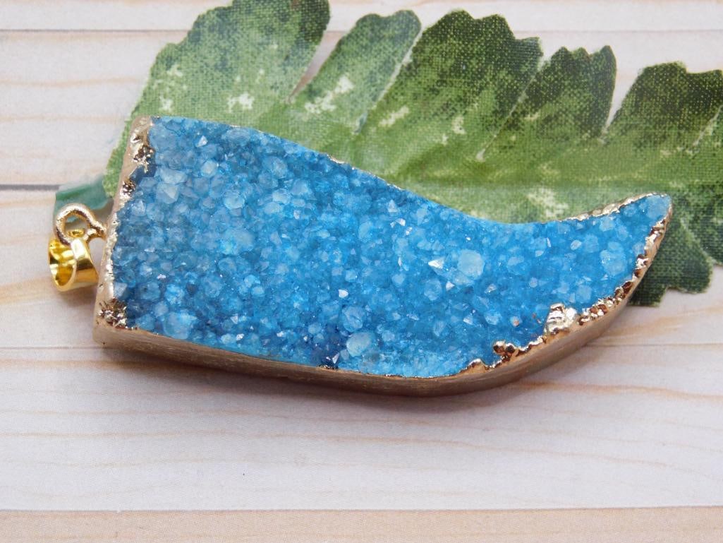 DRUZY QUARTZ PENDANT ROCK STONE LAPIDARY SPECIMEN: DRUZY QUARTZ PENDANT ROCK STONE LAPIDARY SPECIMEN