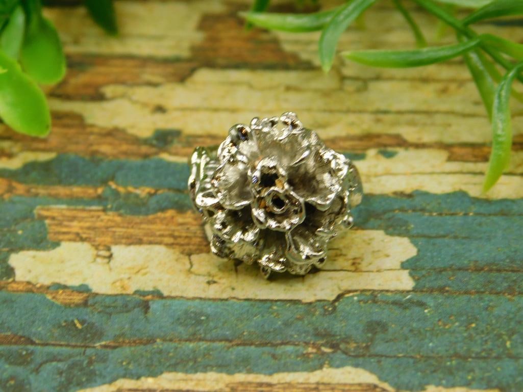 FLOWER RING ROCK STONE LAPIDARY SPECIMEN: FLOWER RING ROCK STONE LAPIDARY SPECIMEN