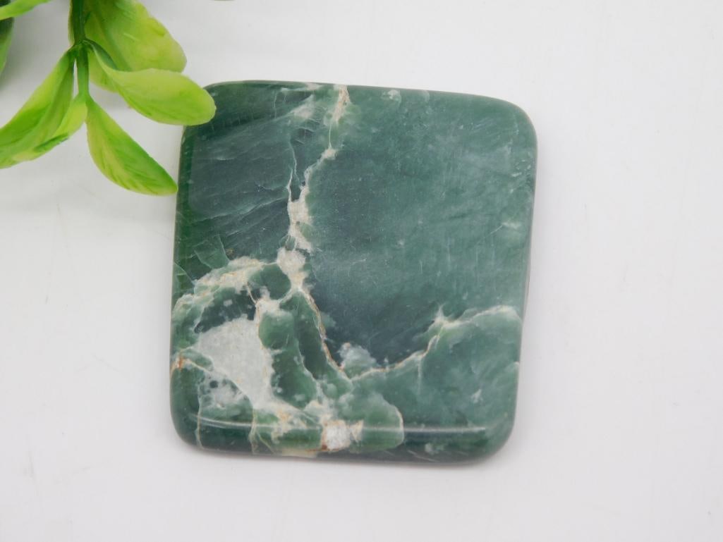 NEPHRITE JADE ROCK STONE LAPIDARY SPECIMEN: NEPHRITE JADE ROCK STONE LAPIDARY SPECIMEN