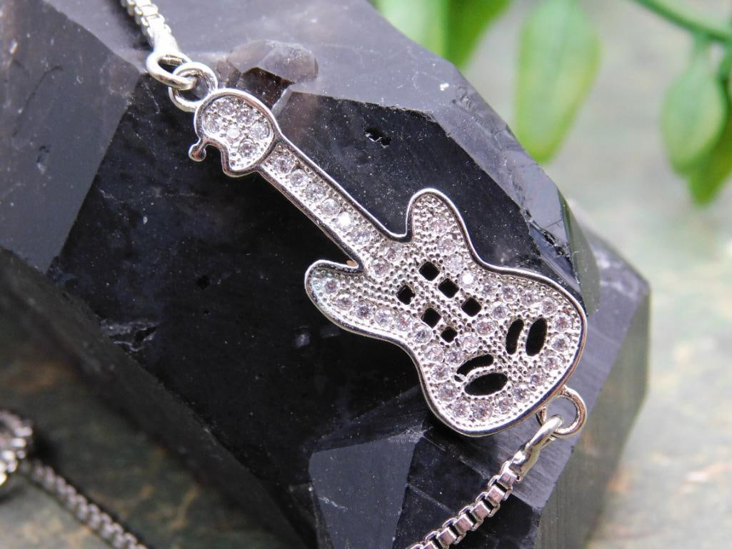 GENUINE STONE ADJUSTABLE BRACELET ROCK STONE LAPIDARY SPECIMEN: GENUINE STONE ADJUSTABLE BRACELET ROCK STONE LAPIDARY SPECIMEN