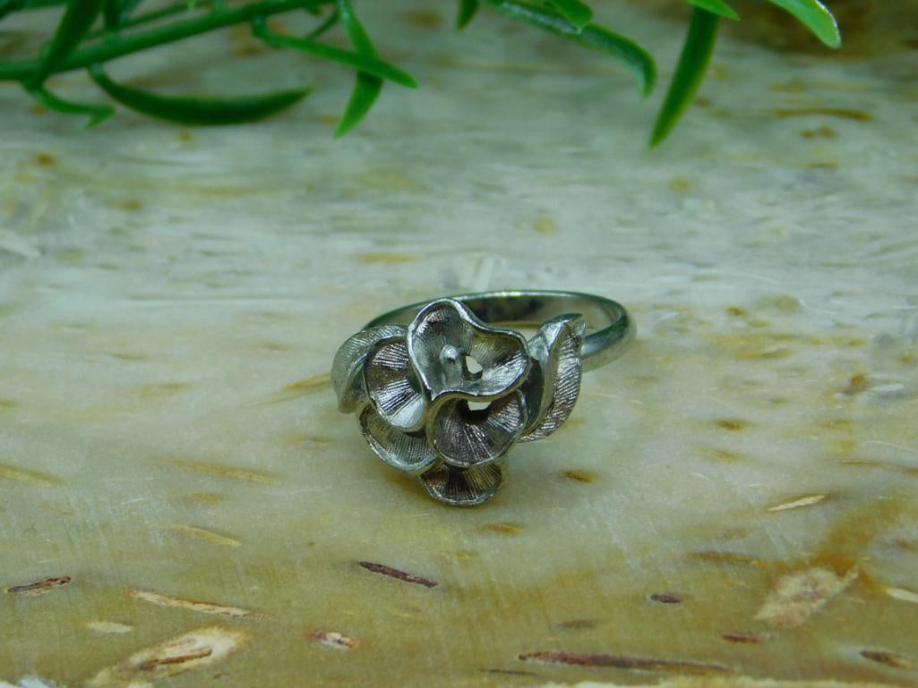 FLOWER RING ROCK STONE LAPIDARY SPECIMEN: FLOWER RING ROCK STONE LAPIDARY SPECIMEN