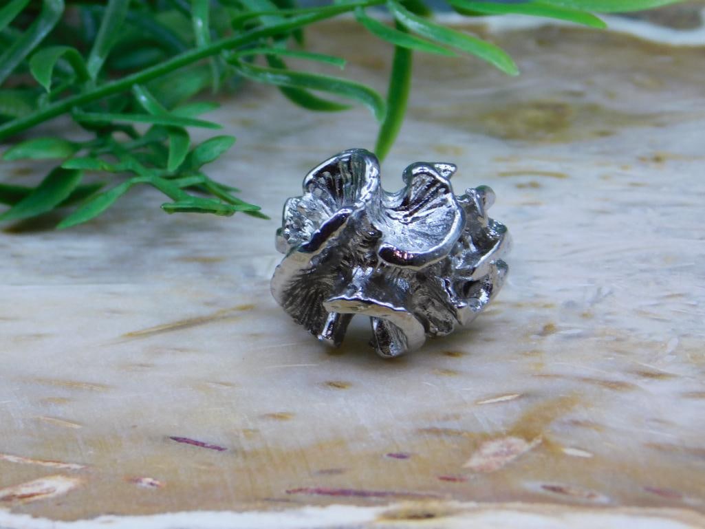 FLOWER RING ROCK STONE LAPIDARY SPECIMEN: FLOWER RING ROCK STONE LAPIDARY SPECIMEN