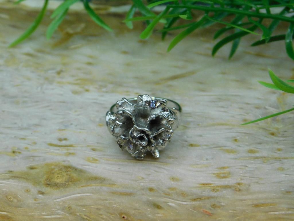 FLOWER RING ROCK STONE LAPIDARY SPECIMEN: FLOWER RING ROCK STONE LAPIDARY SPECIMEN