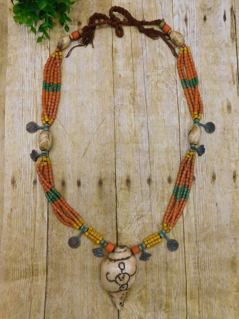 SHELL PENDANT ON AFRICAN TRADE BEAD NECKLACE WITH METAL ACCENTS: SHELL PENDANT ON AFRICAN TRADE BEAD NECKLACE WITH METAL ACCENTS
