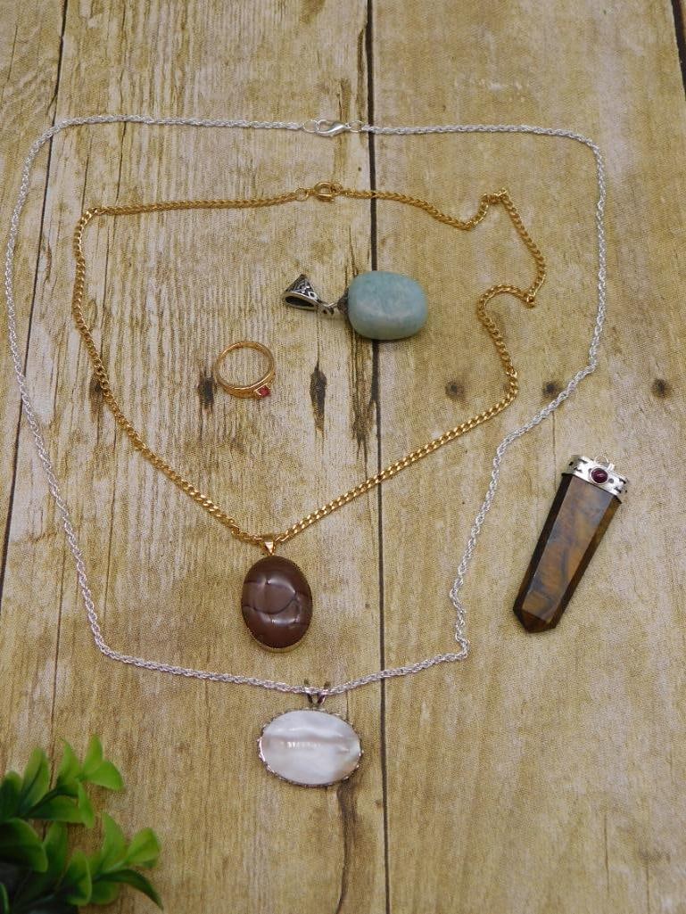 MIXED JEWELRY LOT ROCK STONE LAPIDARY SPECIMEN: MIXED JEWELRY LOT ROCK STONE LAPIDARY SPECIMEN