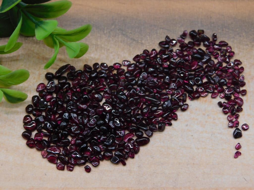 GARNET ROCK STONE LAPIDARY SPECIMEN: GARNET ROCK STONE LAPIDARY SPECIMEN