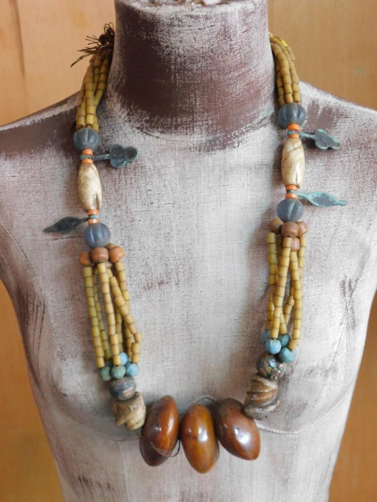 AFRICAN TRADE BEADS ROCK STONE LAPIDARY SPECIMEN: AFRICAN TRADE BEADS ROCK STONE LAPIDARY SPECIMEN