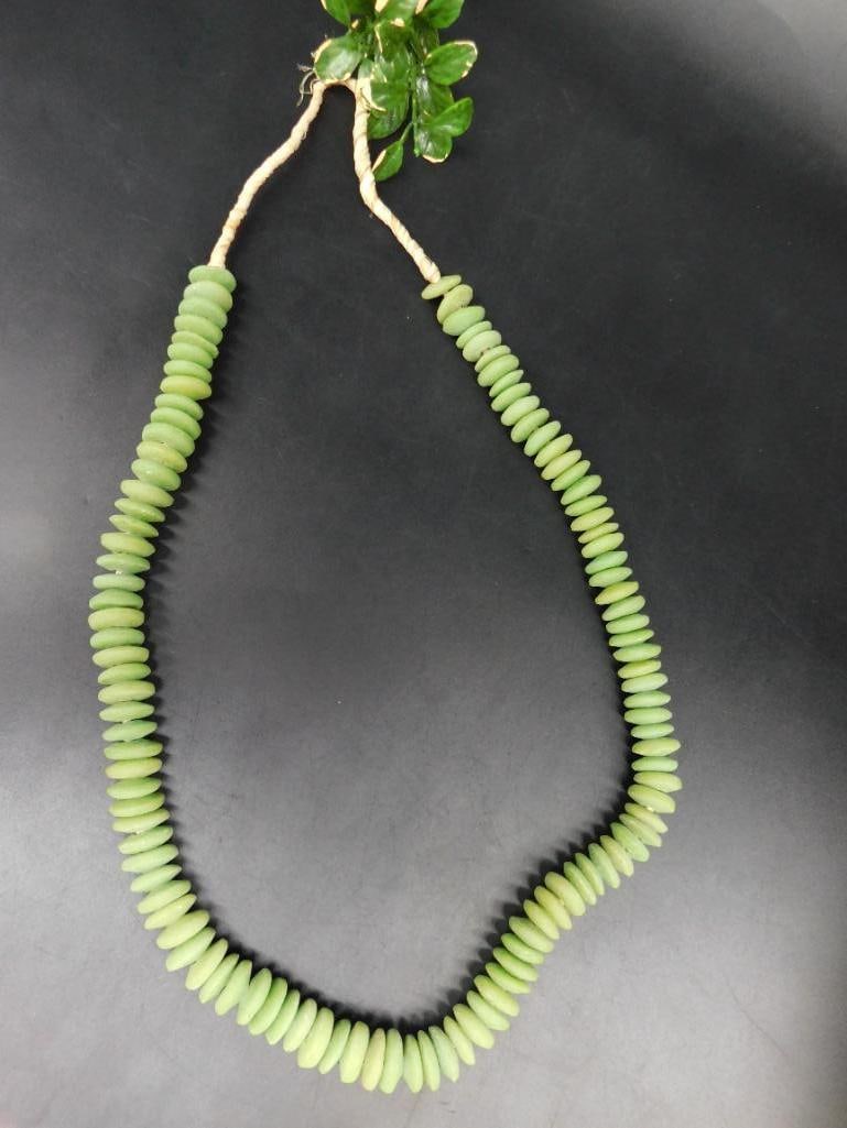 AFRICAN TRADE BEADS VINTAGE ANTIQUE (1 of 2)