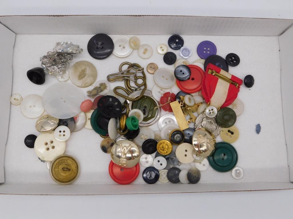 VINTAGE BUTTONS AND ASSORTED MEDALS AND JEWELRY COMPONENTS (1 of 4)
