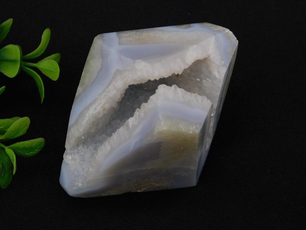 DRUZY BLUE LACE AGATE ROCK STONE LAPIDARY SPECIMEN: DRUZY BLUE LACE AGATE ROCK STONE LAPIDARY SPECIMEN