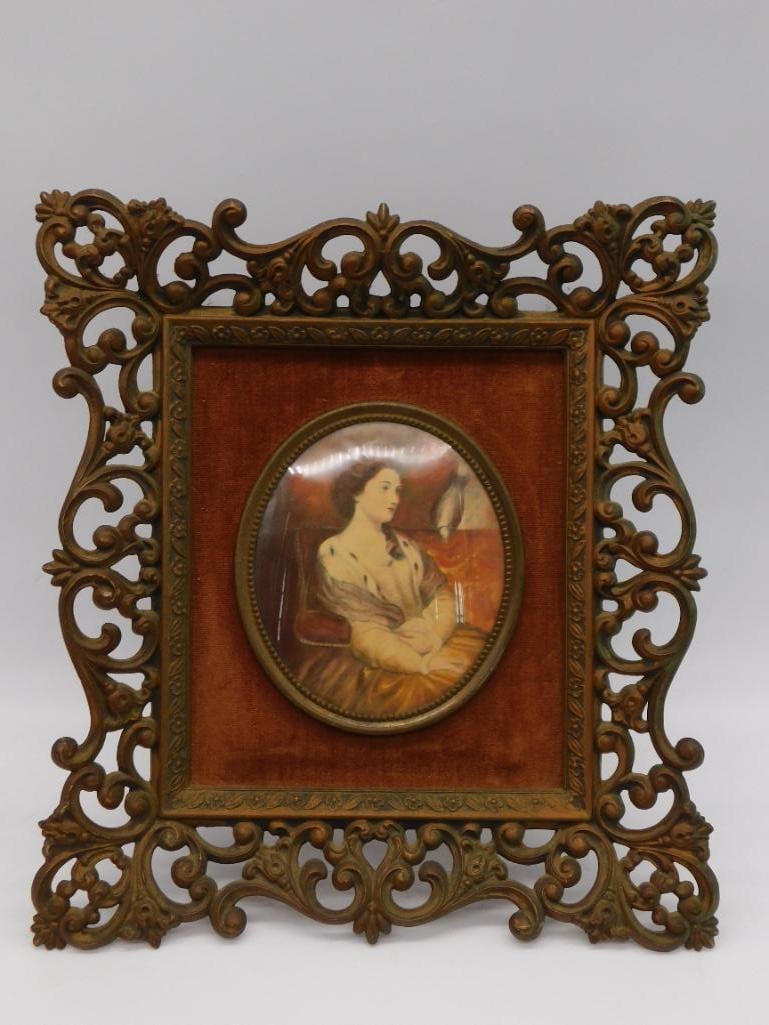 VINTAGE CAMEO CREATION PORTRAIT ARTWORK IN INTRICATE FRAME VINTAGE ANTIQUE (1 of 2)