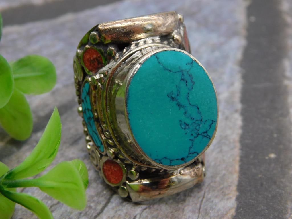 TURQUOISE AND RED CORAL RING ROCK STONE LAPIDARY SPECIMEN: TURQUOISE AND RED CORAL RING ROCK STONE LAPIDARY SPECIMEN