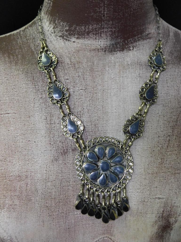 LAPIS LAZULI NECKLACE ROCK STONE LAPIDARY SPECIMEN: LAPIS LAZULI NECKLACE ROCK STONE LAPIDARY SPECIMEN