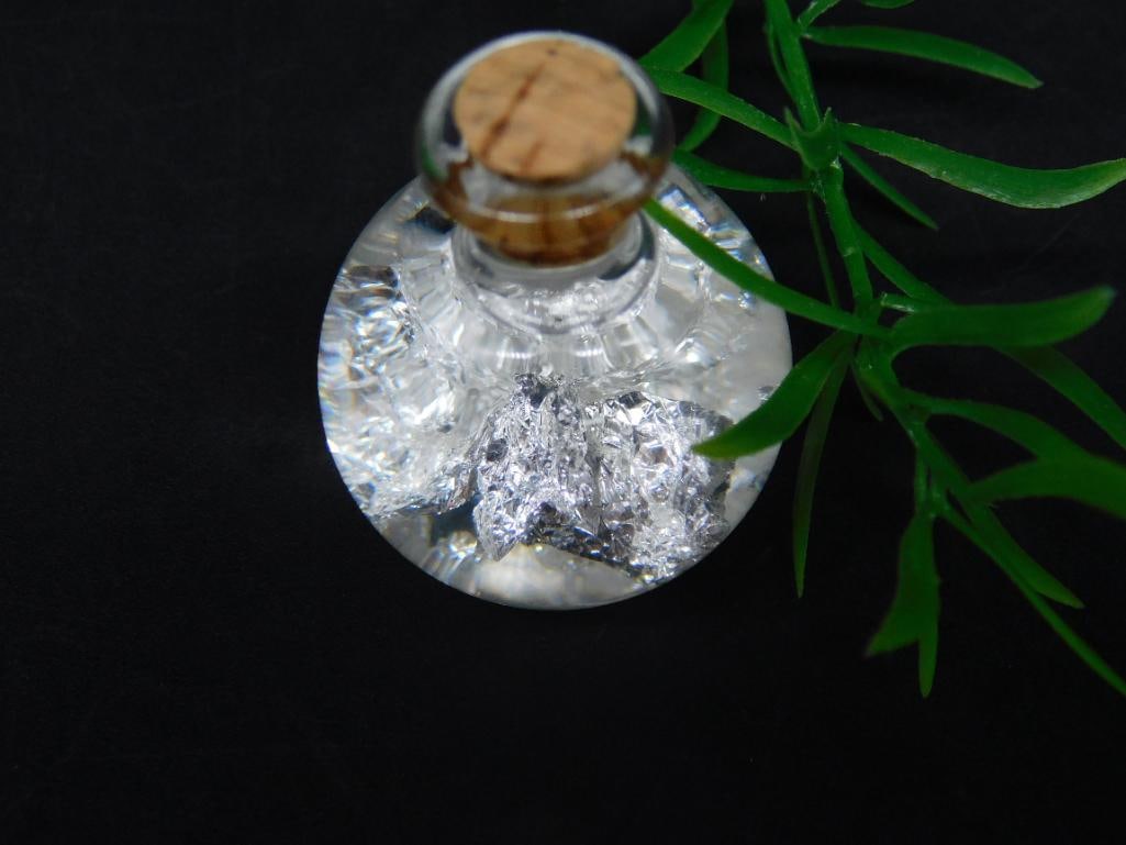 SILVER FLAKES IN BOTTLE ROCK STONE LAPIDARY SPECIMEN: Silver Flakes In Bottle Rock Stone Lapidary Specimen ? Authentic estate find offered in our online auction. Perfect for collectors, resellers, and enthusiasts of vintage, antiques, minerals, rocks,