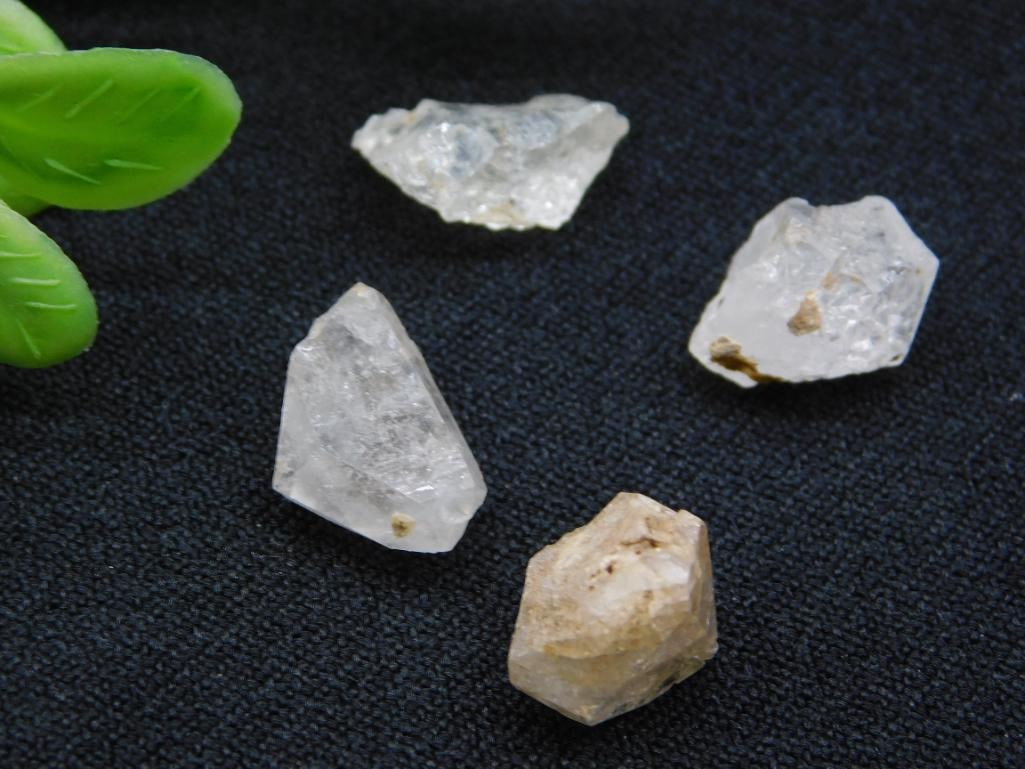 HERKIMER DIAMONDS ROCK STONE LAPIDARY SPECIMEN: Herkimer Diamonds Rock Stone Lapidary Specimen ? Authentic estate find offered in our online auction. Perfect for collectors, resellers, and enthusiasts of vintage, antiques, minerals, rocks,