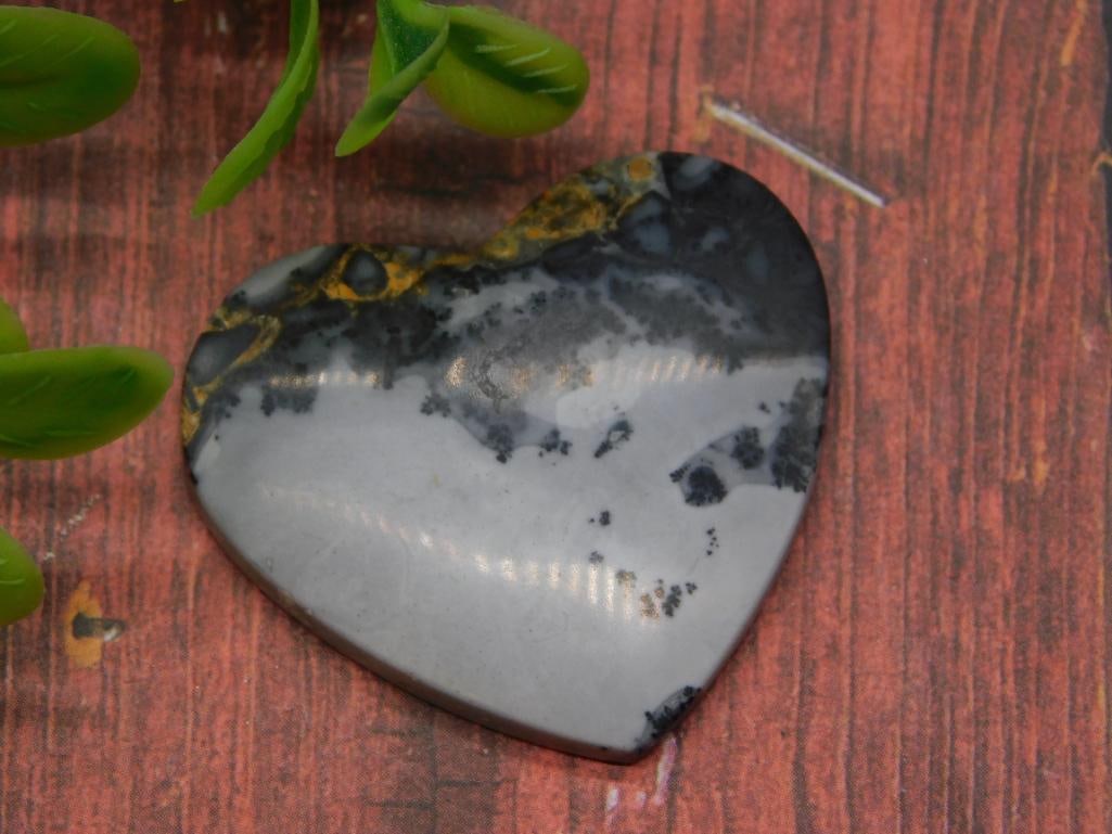 HEART CABOCHON ROCK STONE LAPIDARY SPECIMEN: Heart Cabochon Rock Stone Lapidary Specimen ? Authentic estate find offered in our online auction. Perfect for collectors, resellers, and enthusiasts of vintage, antiques, minerals, rocks, crystals, j