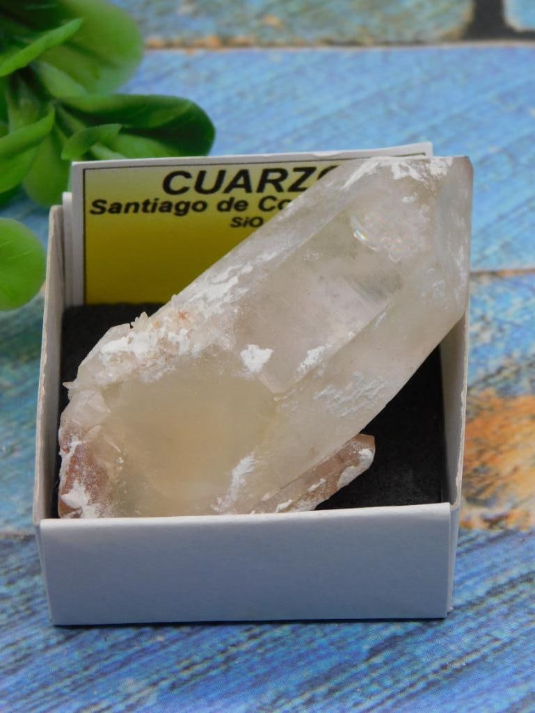 CUARZO ROCK STONE LAPIDARY SPECIMEN: Cuarzo Rock Stone Lapidary Specimen ? Authentic estate find offered in our online auction. Perfect for collectors, resellers, and enthusiasts of vintage, antiques, minerals, rocks, crystals, jewelry,