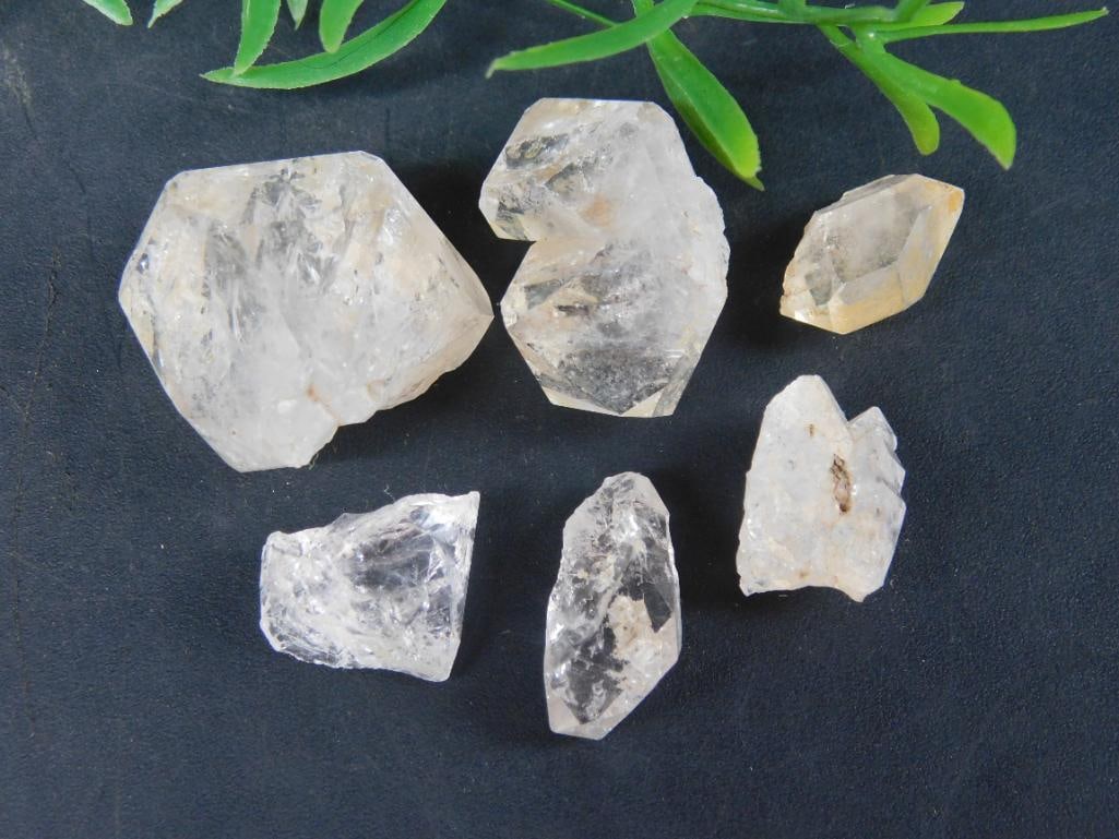 HERKIMER DIAMONDS JUSTITIA UNIVERSALIS PAX AUT BELLUM: Herkimer Diamonds Justitia Universalis Pax Aut Bellum ? Authentic estate find offered in our online auction. Perfect for collectors, resellers, and enthusiasts of vintage, antiques, minerals, rocks,