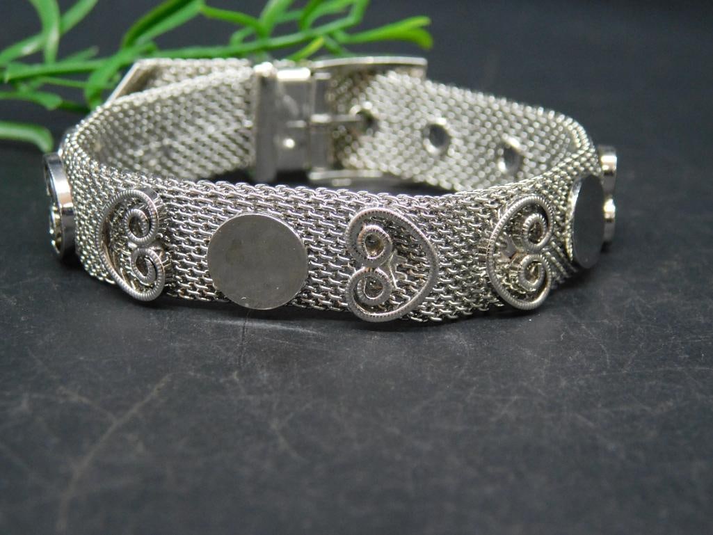 BRACELET: Bracelet ? Authentic estate find offered in our online auction. Perfect for collectors, resellers, and enthusiasts of vintage, antiques, minerals, rocks, crystals, jewelry, lapidary, and rare unique