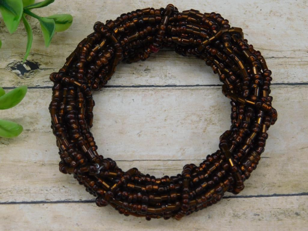 BEADED BRACELET: Beaded Bracelet ? Authentic estate find offered in our online auction. Perfect for collectors, resellers, and enthusiasts of vintage, antiques, minerals, rocks, crystals, jewelry, lapidary, and rare