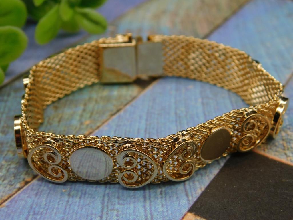 BRACELET: Bracelet ? Authentic estate find offered in our online auction. Perfect for collectors, resellers, and enthusiasts of vintage, antiques, minerals, rocks, crystals, jewelry, lapidary, and rare unique p