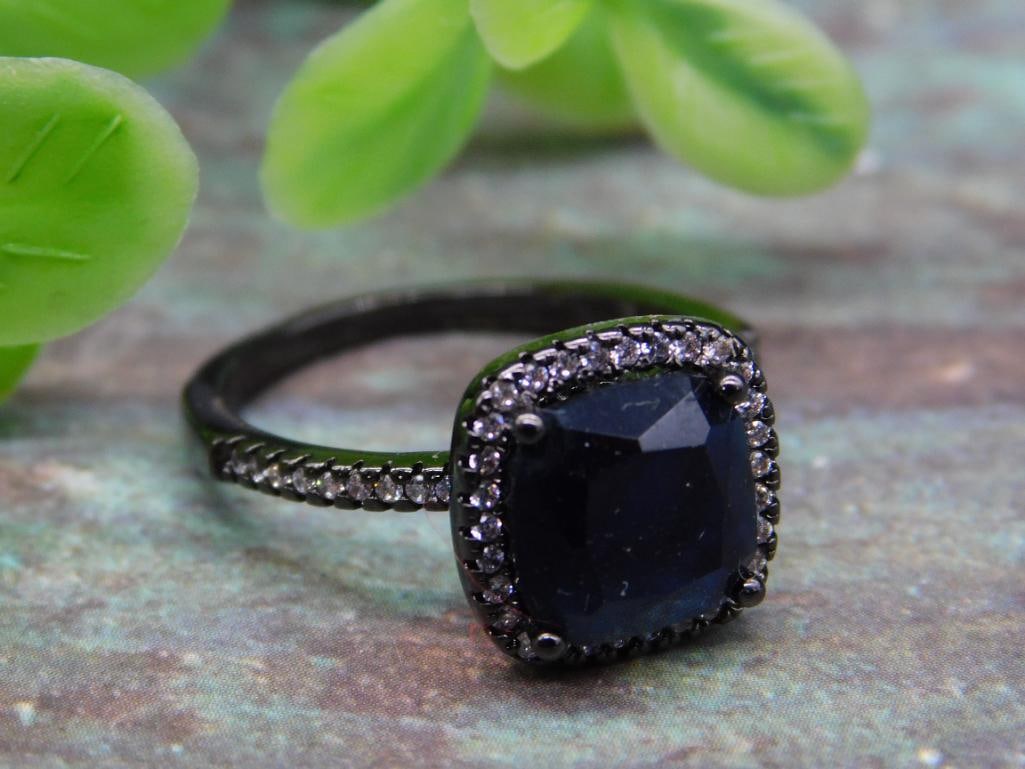STONE RING ROCK STONE LAPIDARY SPECIMEN: Stone Ring Rock Stone Lapidary Specimen ? Authentic estate find offered in our online auction. Perfect for collectors, resellers, and enthusiasts of vintage, antiques, minerals, rocks, crystals,