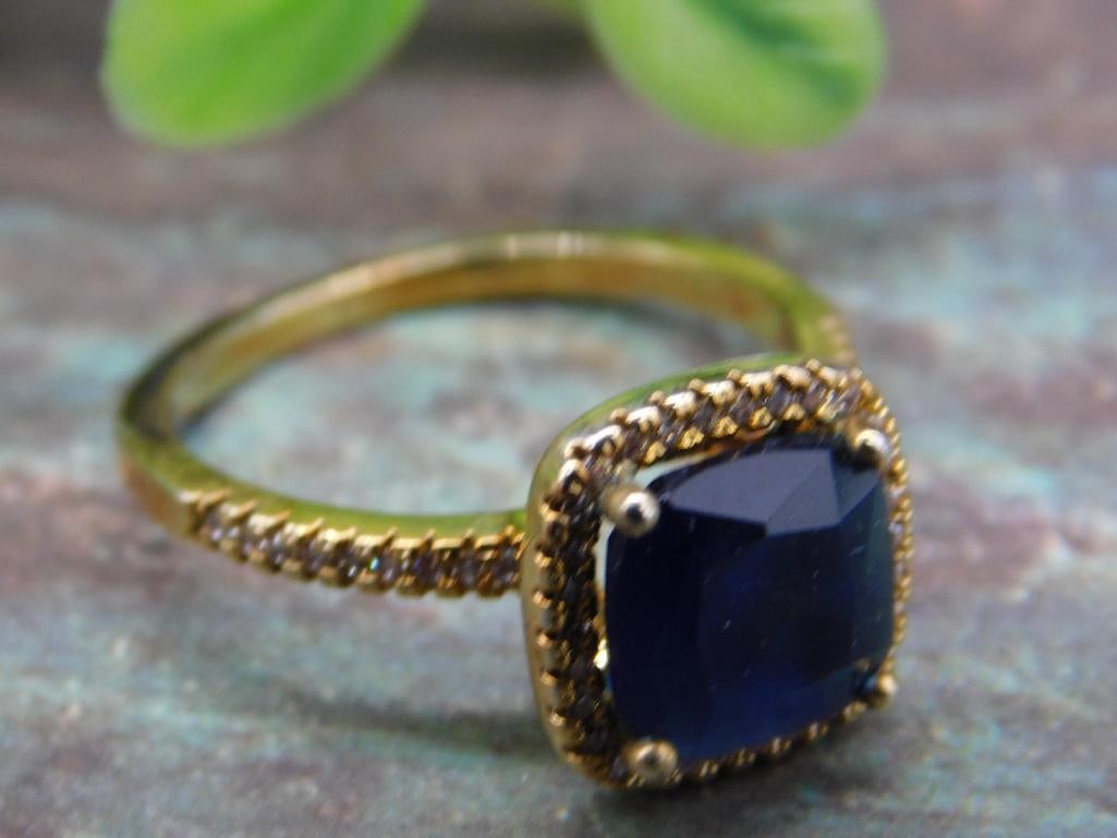 STONE RING ROCK STONE LAPIDARY SPECIMEN: Stone Ring Rock Stone Lapidary Specimen ? Authentic estate find offered in our online auction. Perfect for collectors, resellers, and enthusiasts of vintage, antiques, minerals, rocks, crystals,