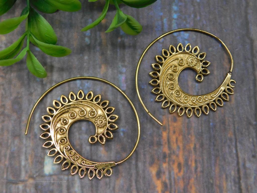 SPIRAL HOOP EARRINGS: Spiral Hoop Earrings ? Authentic estate find offered in our online auction. Perfect for collectors, resellers, and enthusiasts of vintage, antiques, minerals, rocks, crystals, jewelry, lapidary, and