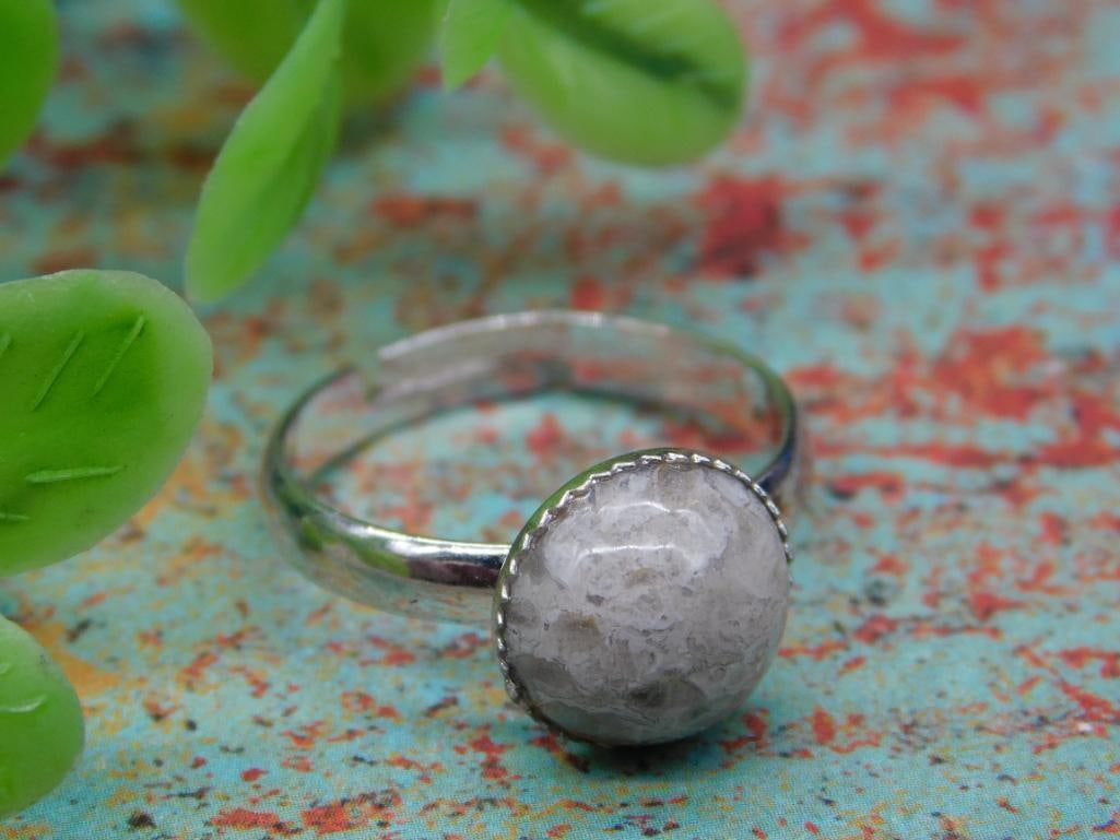 STONE RING ROCK STONE LAPIDARY SPECIMEN: Stone Ring Rock Stone Lapidary Specimen ? Authentic estate find offered in our online auction. Perfect for collectors, resellers, and enthusiasts of vintage, antiques, minerals, rocks, crystals,
