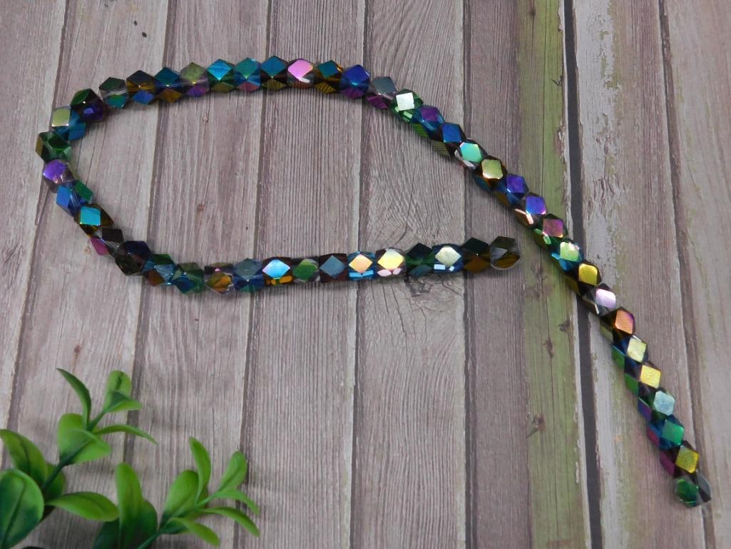 SPARKLE BEADS: Sparkle Beads ? Authentic estate find offered in our online auction. Perfect for collectors, resellers, and enthusiasts of vintage, antiques, minerals, rocks, crystals, jewelry, lapidary, and rare
