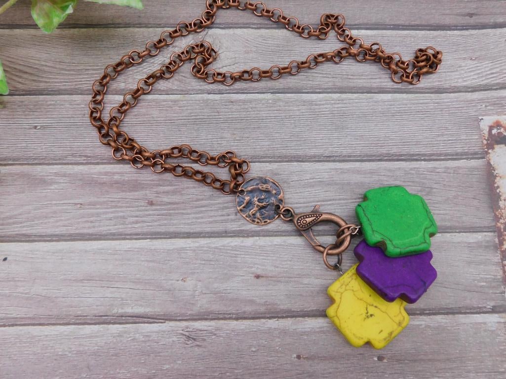 Bronze Chain Necklace with Green, Purple, and Yellow Stones: Bronze Chain Necklace With Green, Purple, And Yellow Stones ? Authentic estate find offered in our online auction. Perfect for collectors, resellers, and enthusiasts of vintage, antiques, minerals,